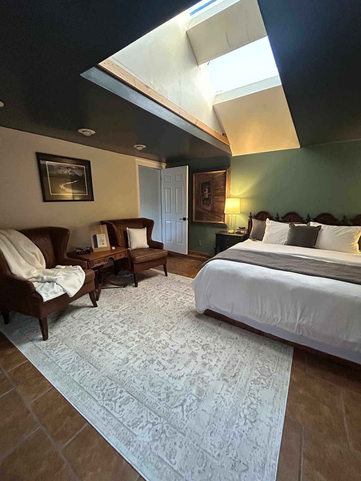 01-bedroom-day.jpg
